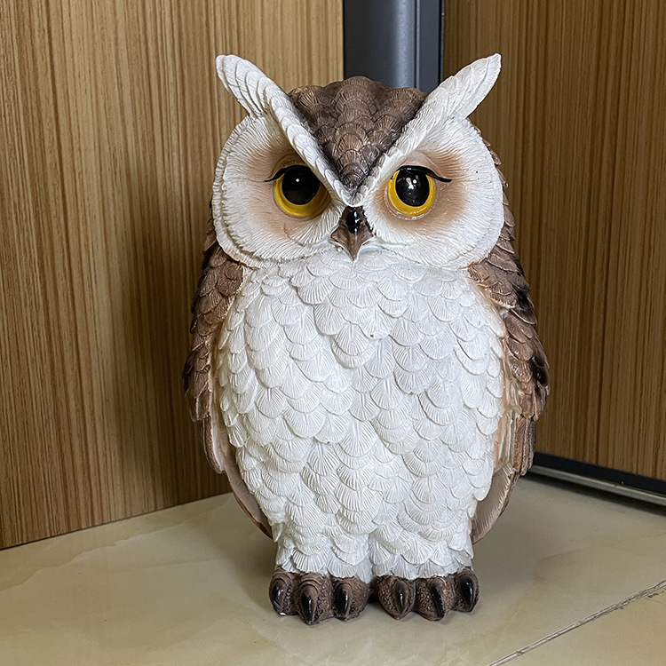 Custom manufactured garden decoration sculpture resin lifelike owl sculpture